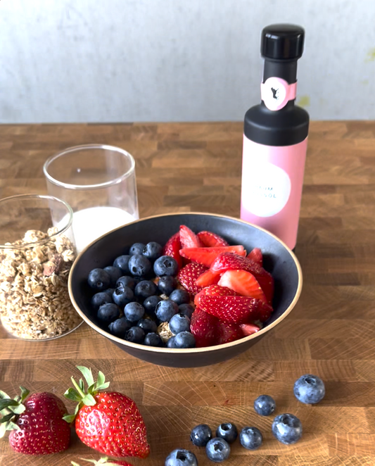 Beeren-Granola mit Josty Walnussöl